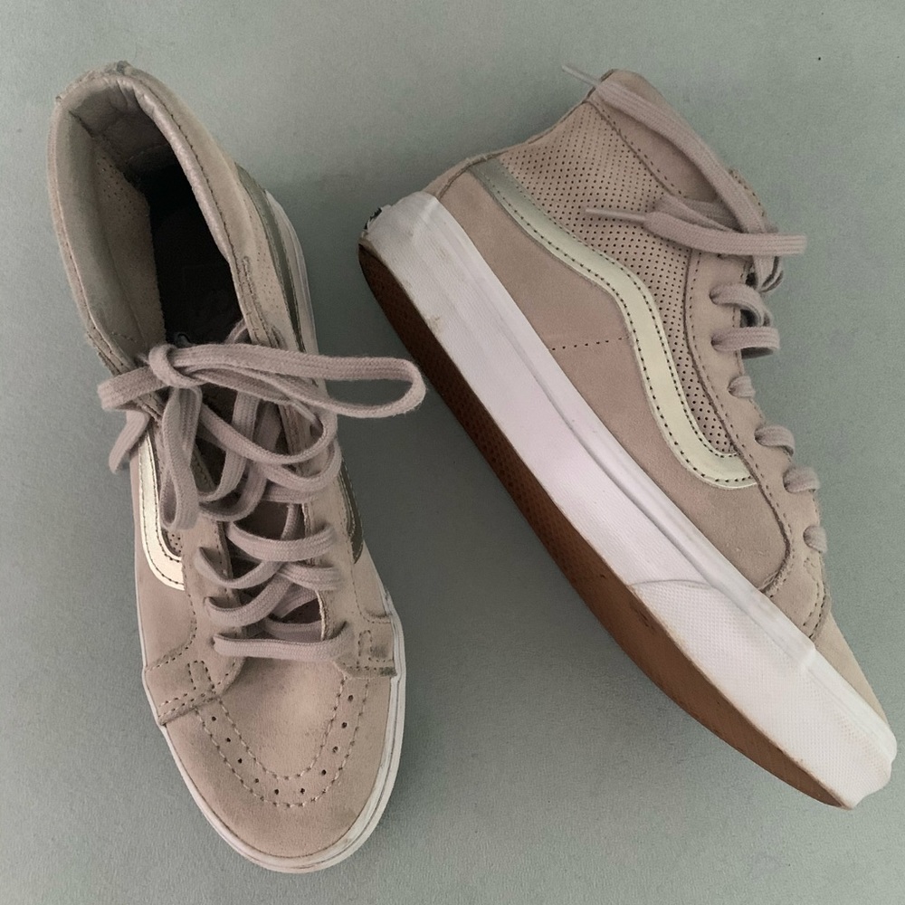 Vans high tops Size: 6